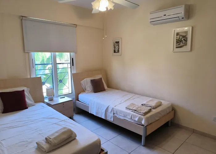 2 Bed In With Communal Pool Kiti