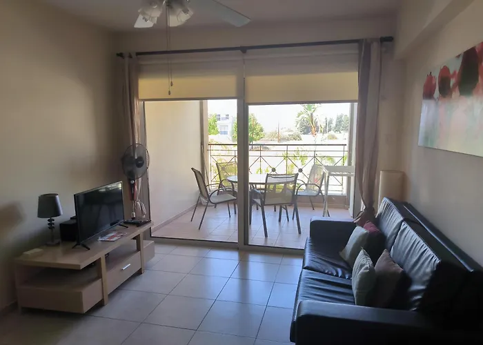 2 Bed In With Communal Pool Apartamento