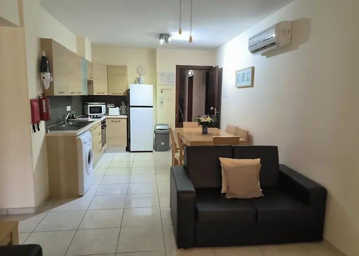 2 Bed In With Communal Pool Apartamento *