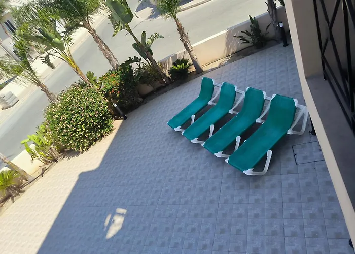 2 Bed In With Communal Pool Apartamento