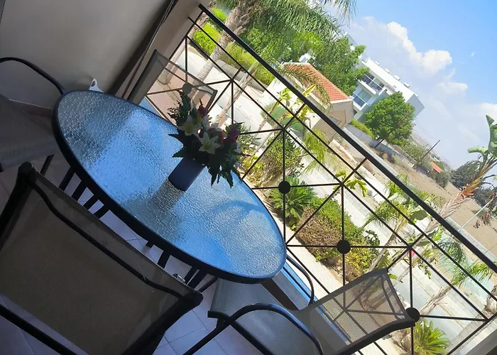 2 Bed In With Communal Pool Apartamento *