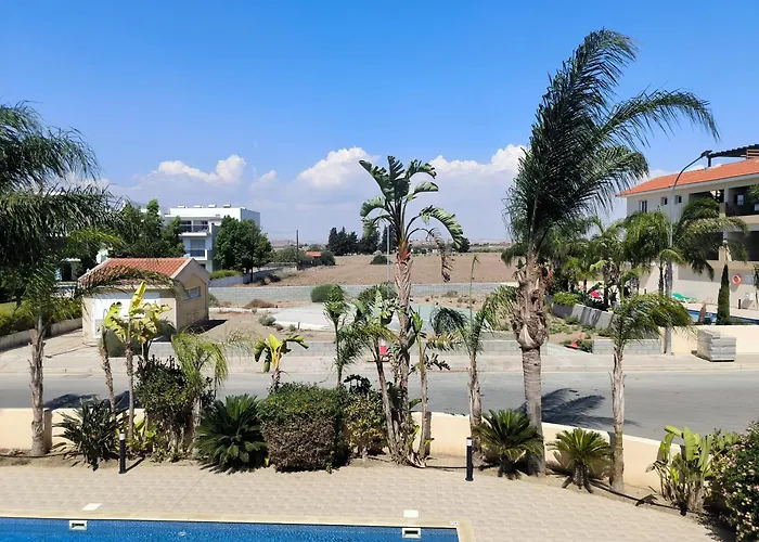 2 Bed In With Communal Pool Apartamento *