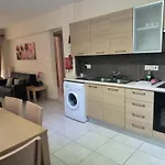 Apartment 2 Bed In With Communal Pool