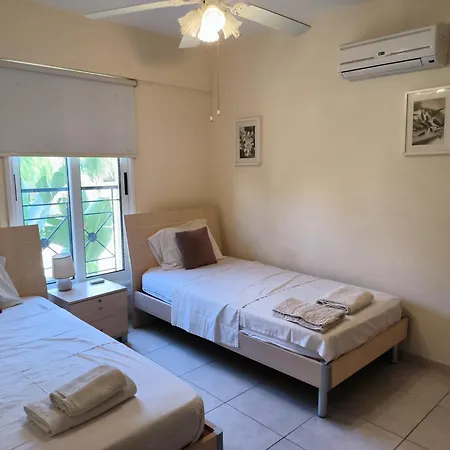 2 Bed In With Communal Pool Kiti