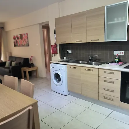 Apartment 2 Bed In With Communal Pool