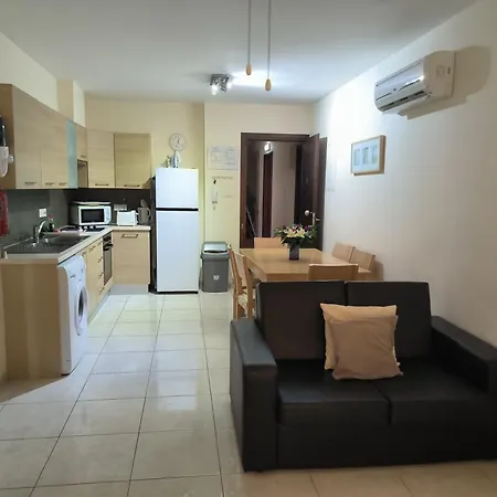 2 Bed In With Communal Pool Apartment *