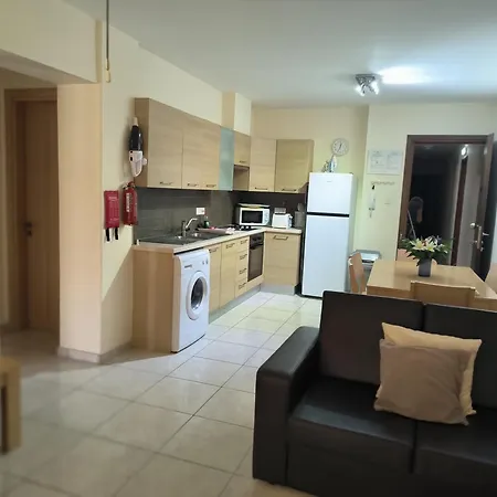 公寓 2 Bed In With Communal Pool Kiti