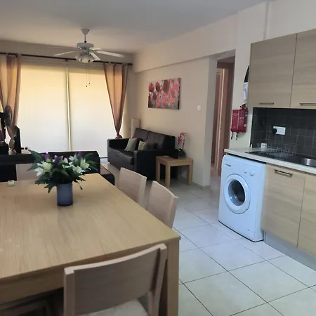 Apartment 2 Bed In With Communal Pool