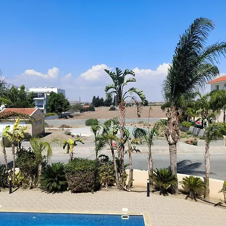 2 Bed In With Communal Pool Apartment *