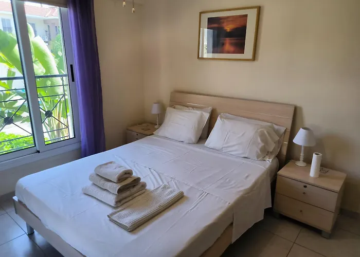 2 Bed In With Communal Pool Lägenhet *