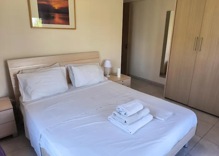 2 Bed In With Communal Pool Kiti